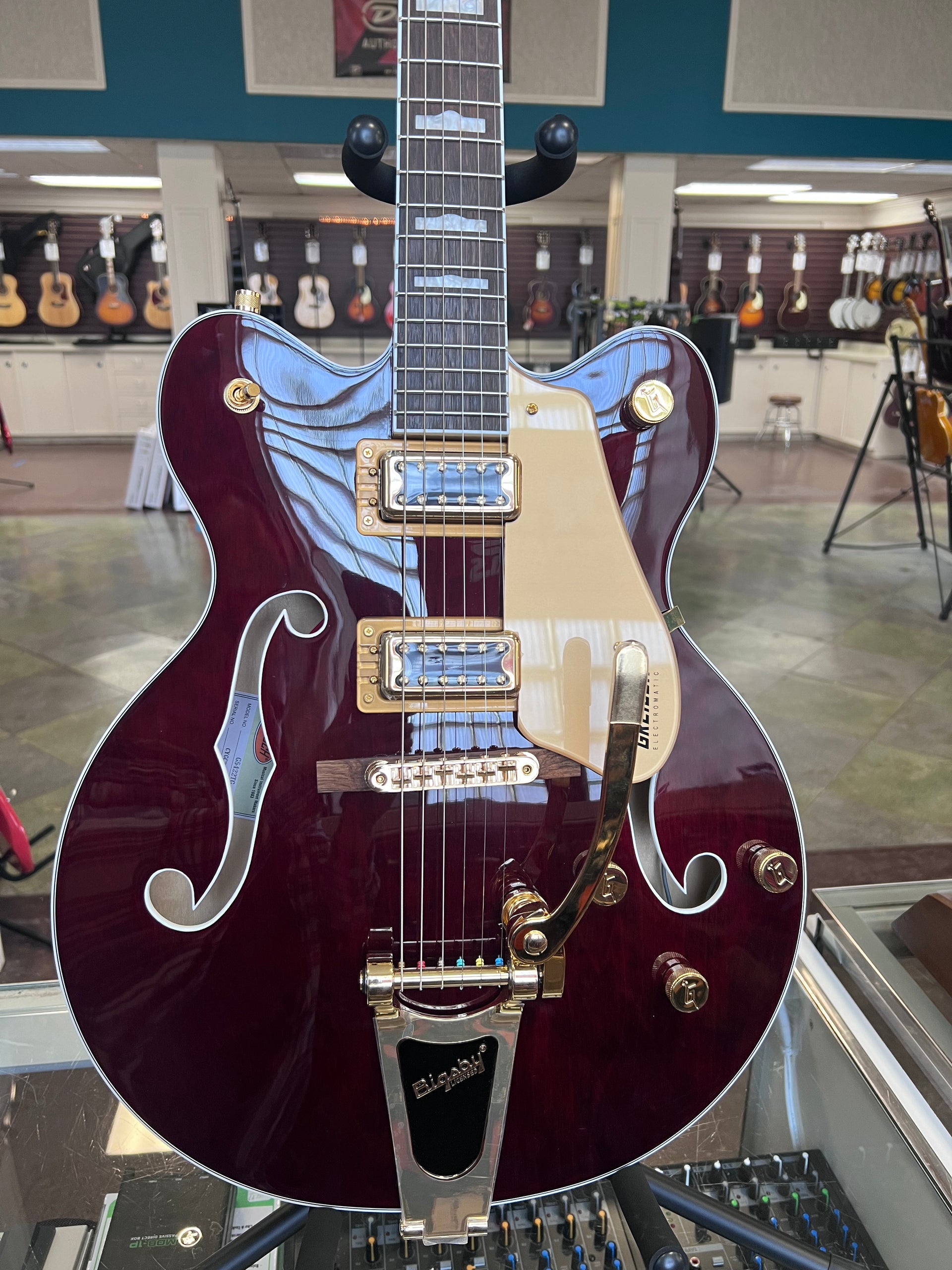 Gretsch 5422TG Walnut Stain Gold Hardware – The Guitar Vault